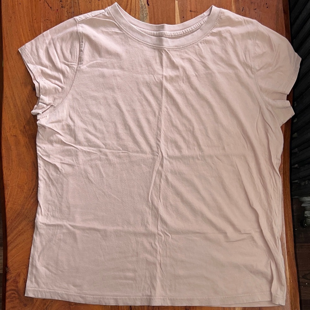 Universal Thread Women's Short Sleeve Cream Tee